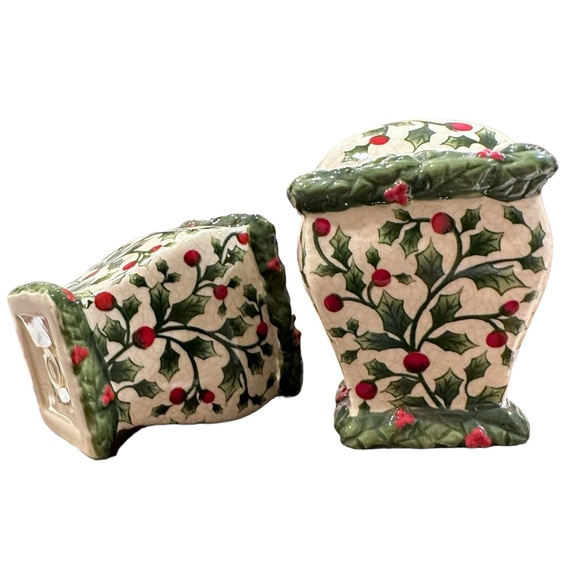 Vintage Pacific Rim Christmas “English Holly” Salt and Pepper Shakers Set - Picture 4 of 7